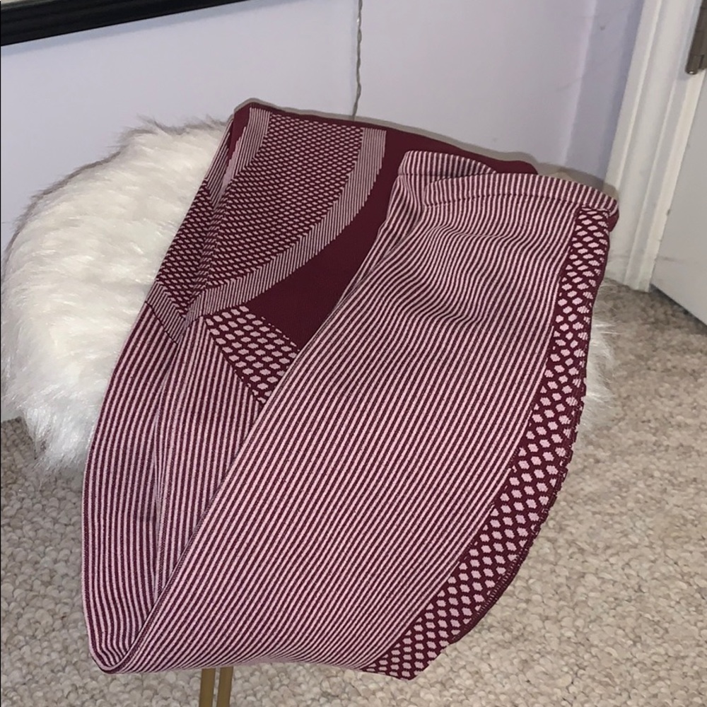 NEVER WORN FABLETICS LEGGINGS